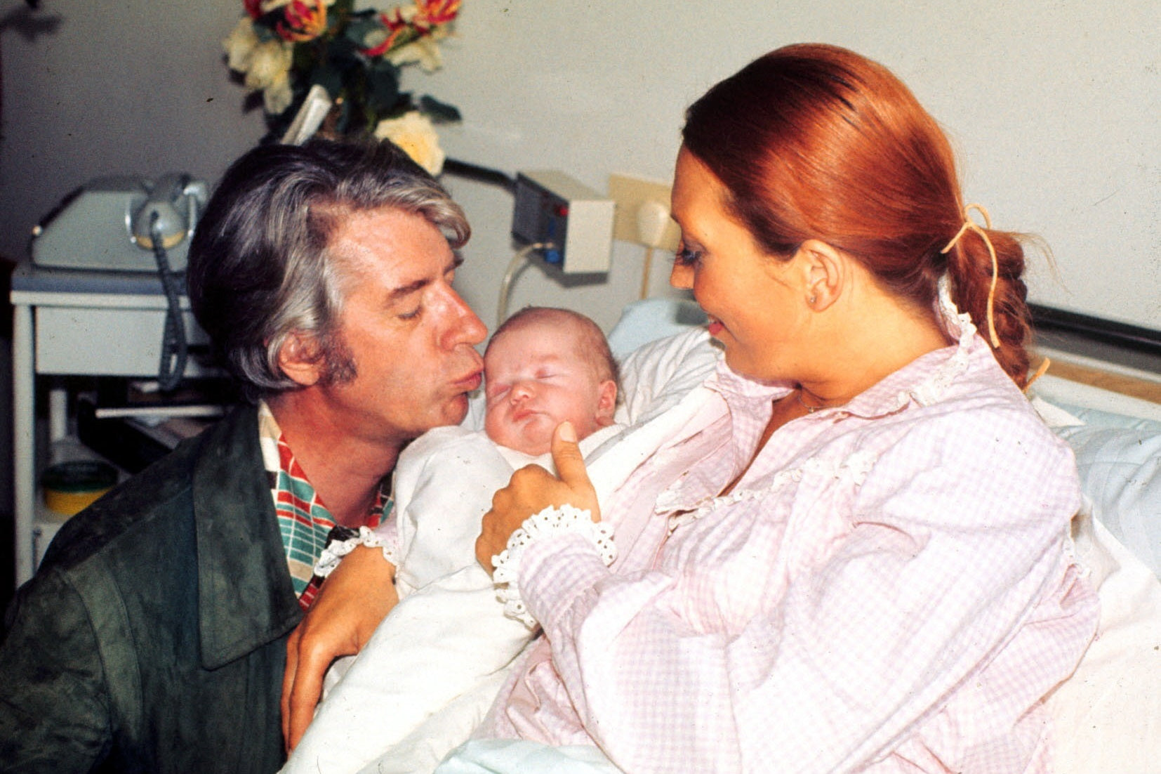 Rudi Carrell mit Ehefrau Anke und Sohn Alexander in Bremen 1977